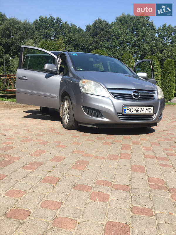 Мінівен Opel Zafira 2010 в Дрогобичі