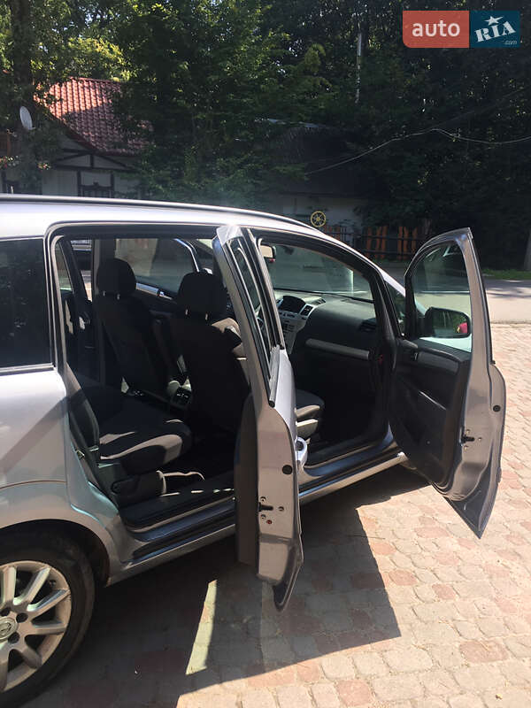 Мінівен Opel Zafira 2010 в Дрогобичі