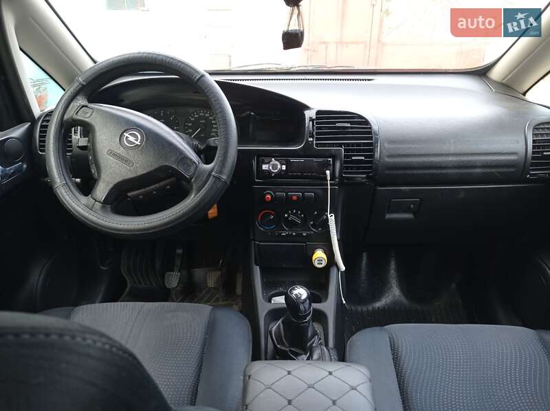 Мінівен Opel Zafira 2000 в Вітовському районі
