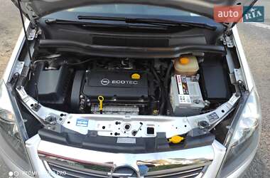 Минивэн Opel Zafira 2010 в Киеве