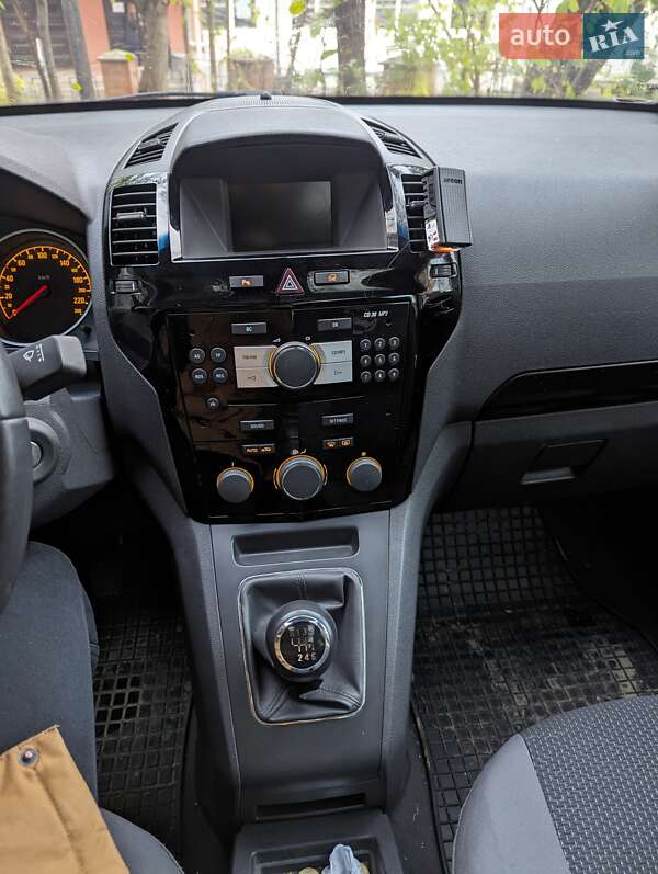 Минивэн Opel Zafira 2010 в Полтаве