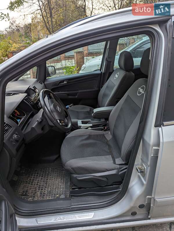 Минивэн Opel Zafira 2010 в Полтаве