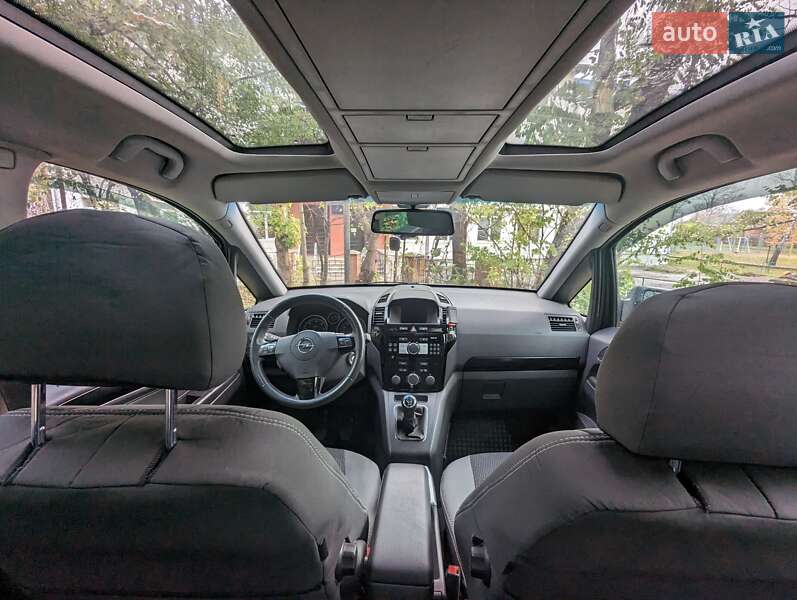 Минивэн Opel Zafira 2010 в Полтаве