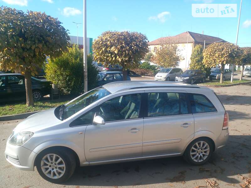 Минивэн Opel Zafira 2005 в Ужгороде