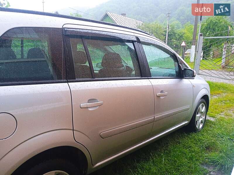 Мінівен Opel Zafira 2008 в Вижниці