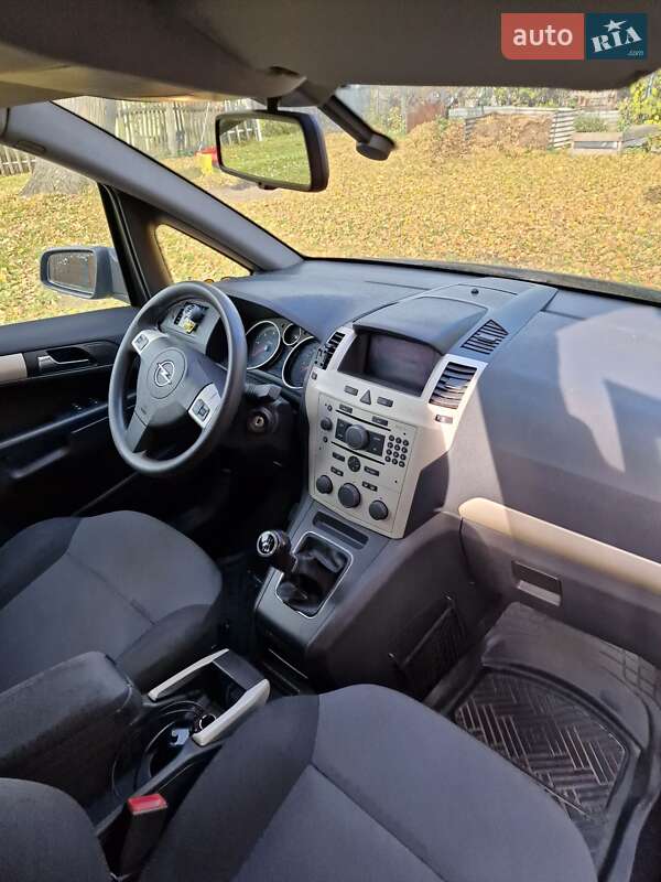 Минивэн Opel Zafira 2008 в Луцке