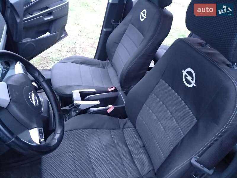 Мінівен Opel Zafira 2010 в Полтаві