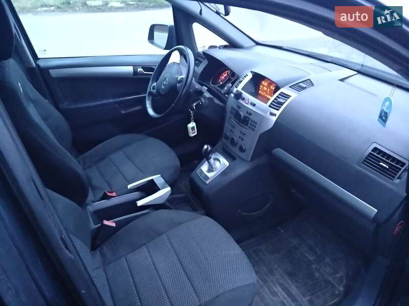Мінівен Opel Zafira 2010 в Полтаві