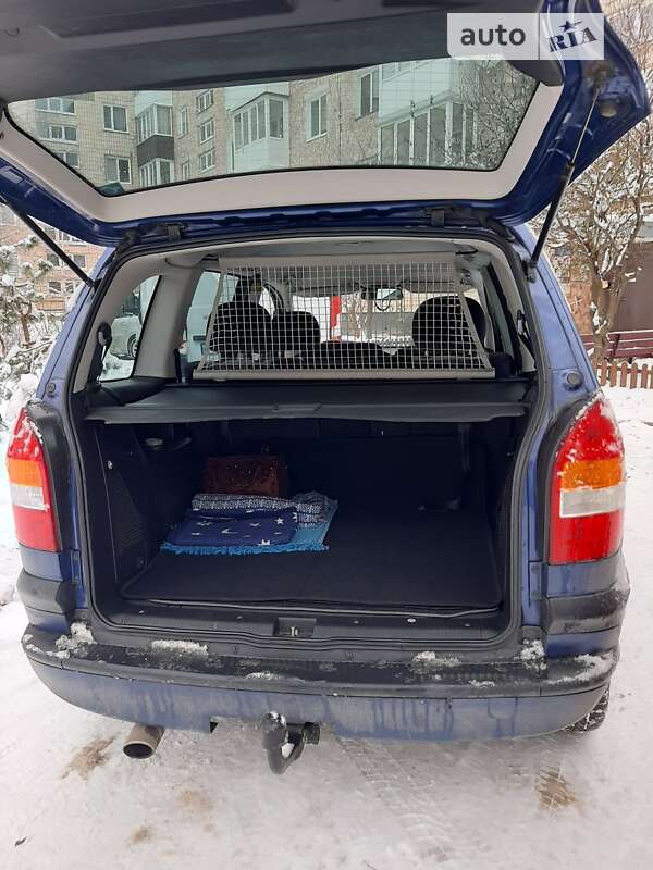 Минивэн Opel Zafira 2002 в Луцке
