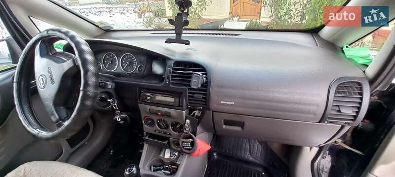 Мінівен Opel Zafira 2003 в Сокирянах