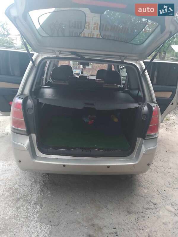 Минивэн Opel Zafira 2006 в Сокале