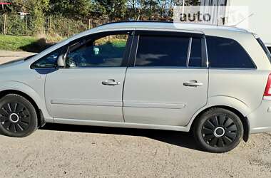 Мінівен Opel Zafira 2010 в Долині