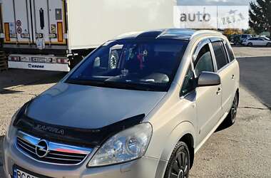 Мінівен Opel Zafira 2010 в Долині