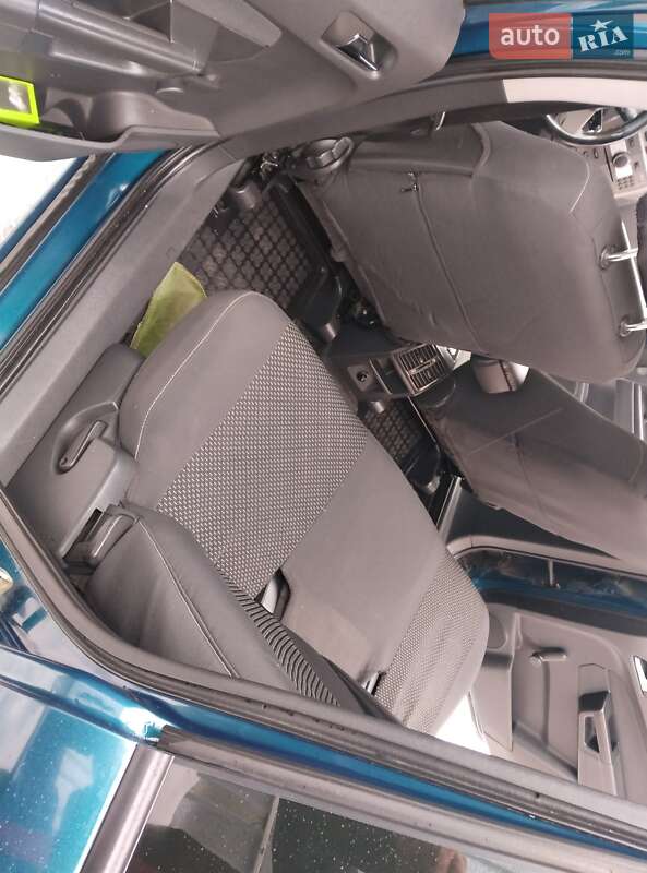 Минивэн Opel Zafira 2007 в Староконстантинове