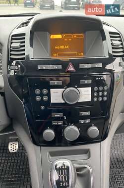 Минивэн Opel Zafira 2010 в 