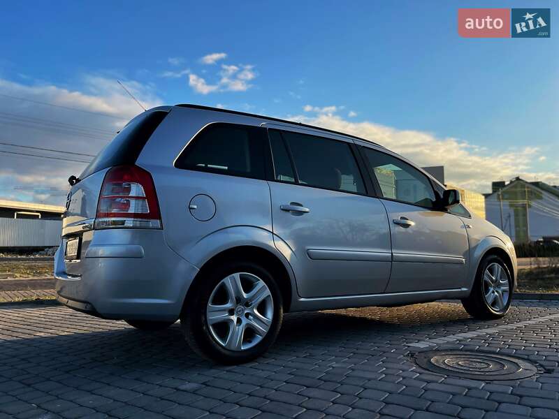 Мінівен Opel Zafira 2013 в Львові
