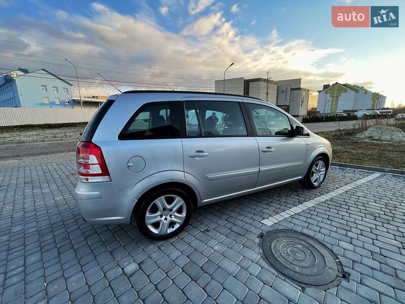 Мінівен Opel Zafira 2013 в Львові