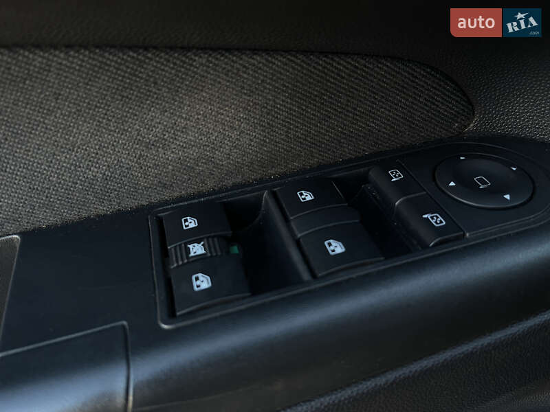 Мінівен Opel Zafira 2013 в Львові