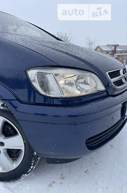 Минивэн Opel Zafira 2004 в 