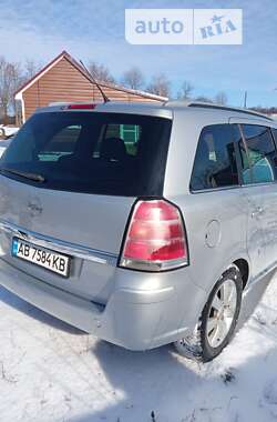 Минивэн Opel Zafira 2005 в Томашполе