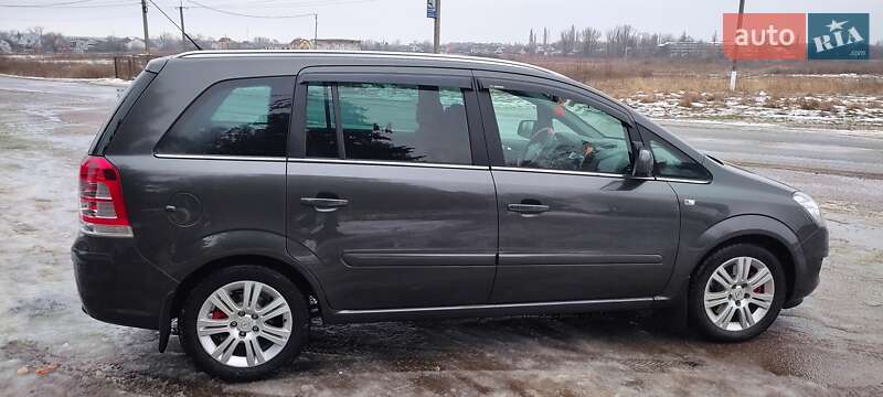 Минивэн Opel Zafira 2012 в Барышевке