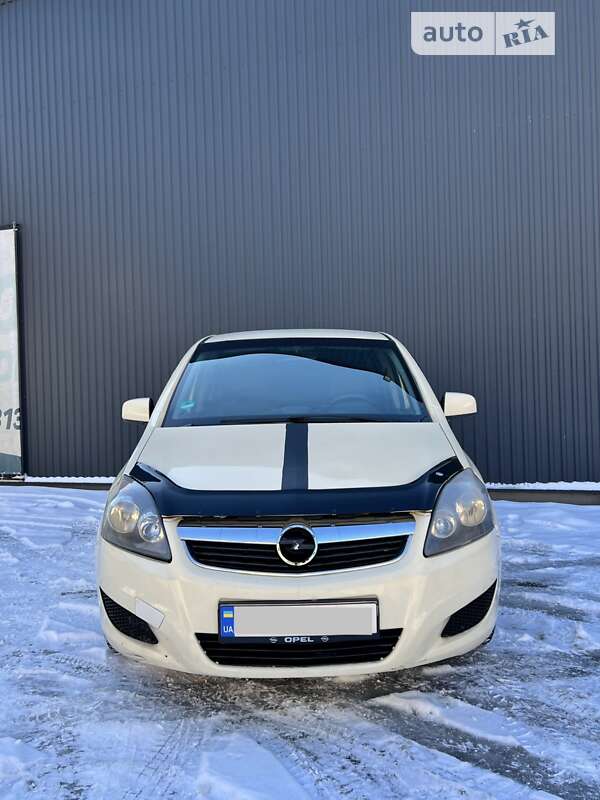 Минивэн Opel Zafira 2013 в Рахове