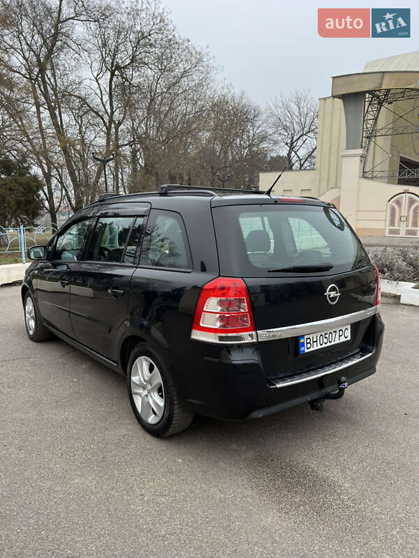 Минивэн Opel Zafira 2014 в Черноморске