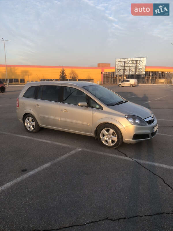 Минивэн Opel Zafira 2007 в Черновцах