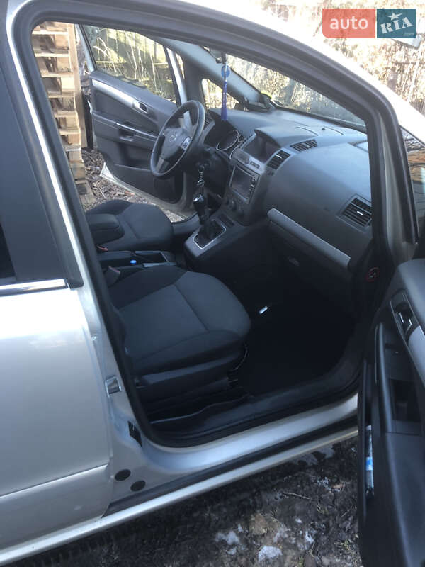 Минивэн Opel Zafira 2007 в Черновцах