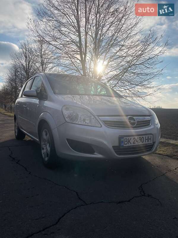 Минивэн Opel Zafira 2008 в Ровно