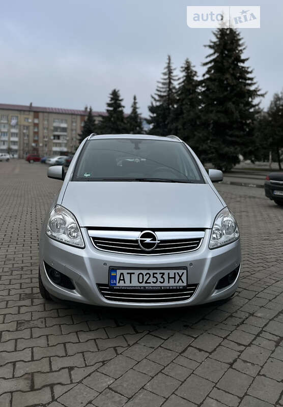 Мінівен Opel Zafira 2011 в Івано-Франківську