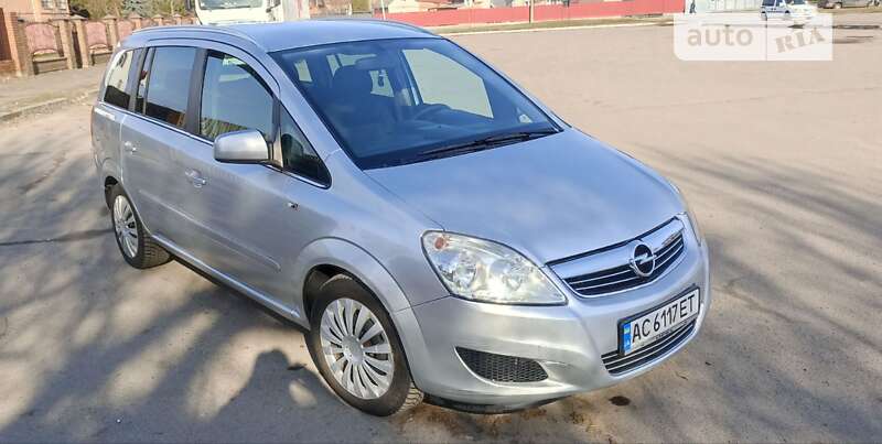 Минивэн Opel Zafira 2009 в Луцке