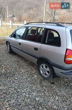 Минивэн Opel Zafira 2002 в Косове