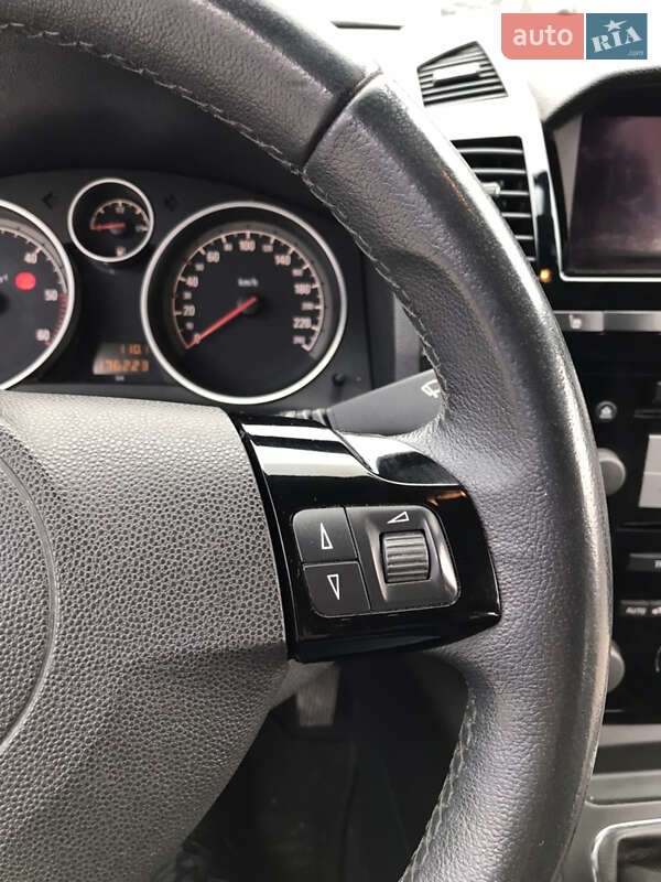 Минивэн Opel Zafira 2011 в Ровно