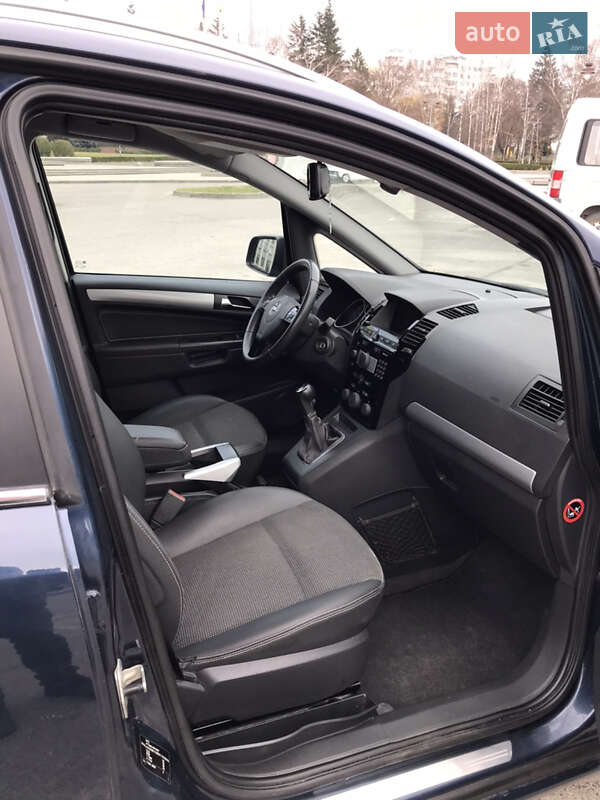 Минивэн Opel Zafira 2011 в Ровно