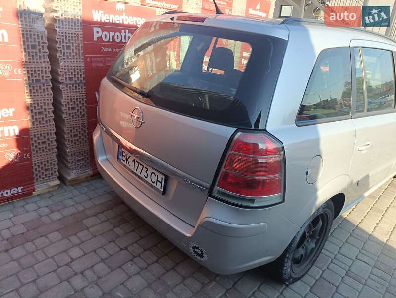 Мінівен Opel Zafira 2007 в Рівному