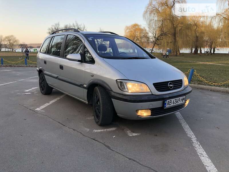 Минивэн Opel Zafira 2002 в Ладыжине