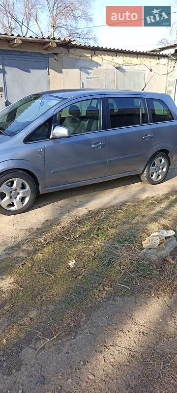 Мінівен Opel Zafira 2010 в Татарбунарах