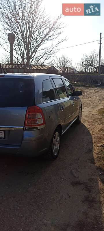 Мінівен Opel Zafira 2010 в Татарбунарах