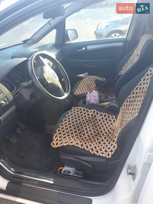 Мінівен Opel Zafira 2011 в Києві