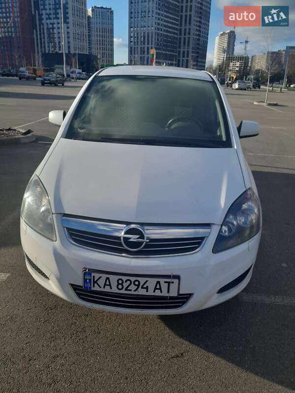 Минивэн Opel Zafira 2011 в Киеве