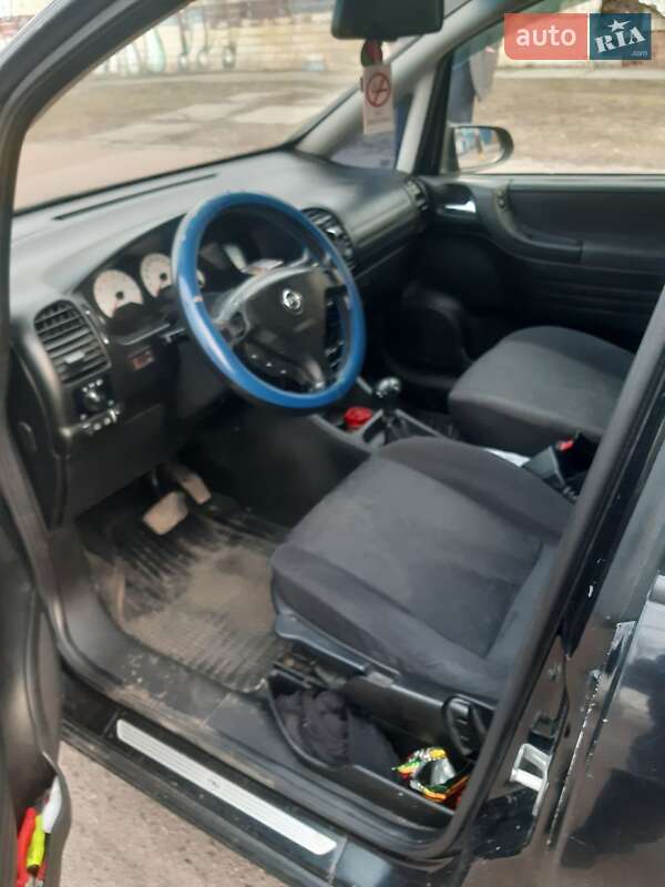 Минивэн Opel Zafira 2002 в Киеве