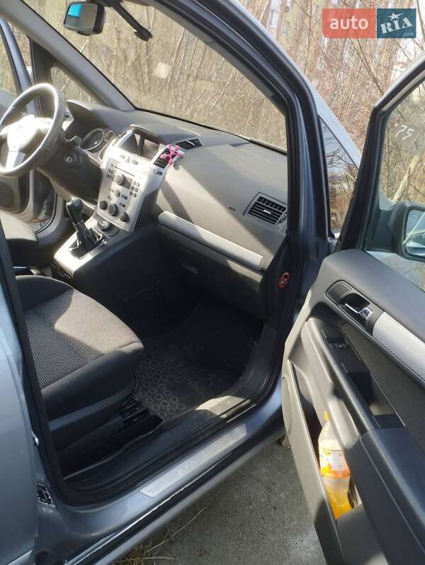 Минивэн Opel Zafira 2005 в Ровно