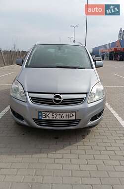 Минивэн Opel Zafira 2011 в 