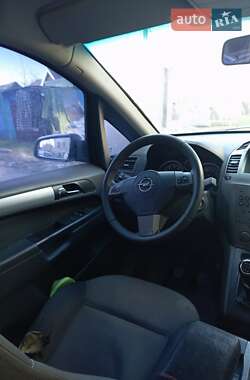 Минивэн Opel Zafira 2007 в Нововоронцовке