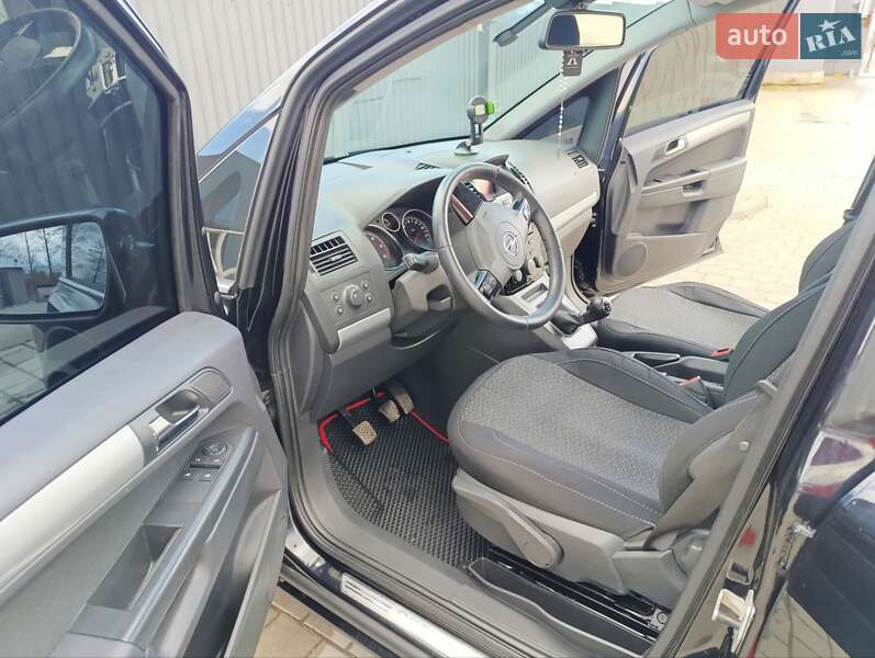 Мінівен Opel Zafira 2010 в Івано-Франківську
