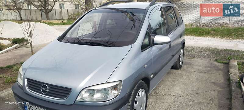 Минивэн Opel Zafira 2002 в Каменском