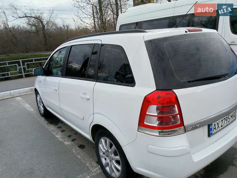 Минивэн Opel Zafira 2011 в Харькове