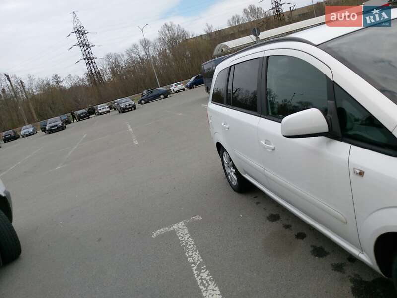 Минивэн Opel Zafira 2011 в Харькове