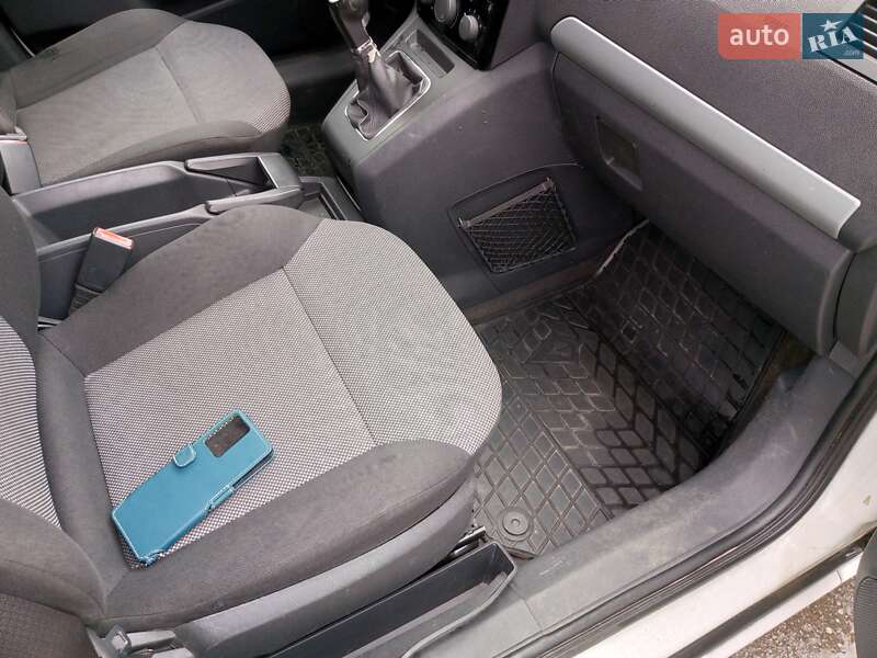 Минивэн Opel Zafira 2011 в Харькове